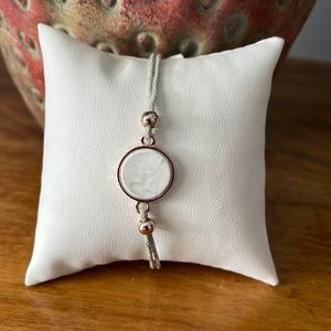 Ajustable light grey, marble look stone and pink golf colour Bracelet